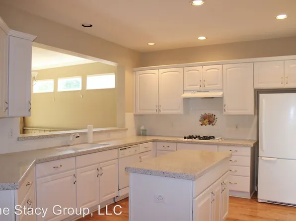 104 Camp Dr, Georgetown, TX 78633