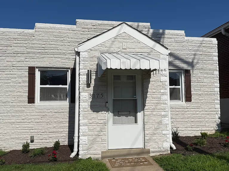 3175 Ivanhoe Ave — Photo 1