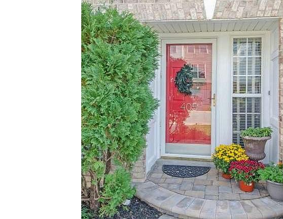 2nd image of 405 E Oakmeade Dr