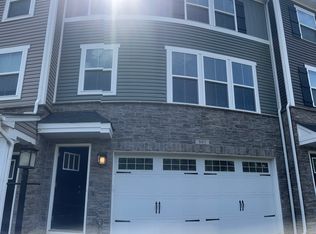 802 Plaza Dr #802, Pittsburgh, PA 15236