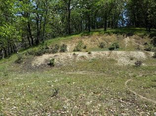 731 Azalea Dr, Grants Pass, OR 97526