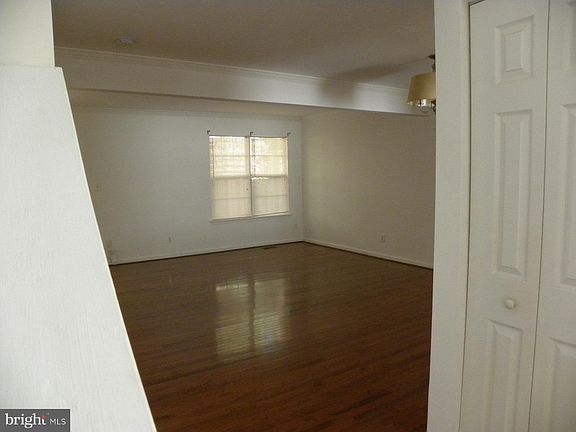 4th image of 307 Mews Ct