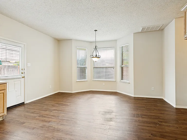 732 Fox Run Trl — Photo 5