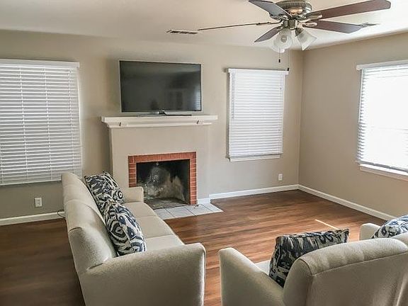 5th image of 828 N Poplar Ave