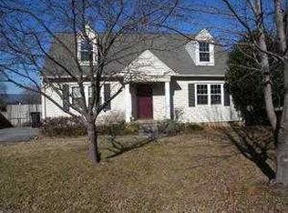 5400 Apple Blossom Ln, Roanoke, VA 24018