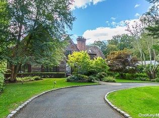 90 Merrivale Rd, Great Neck, NY 11020