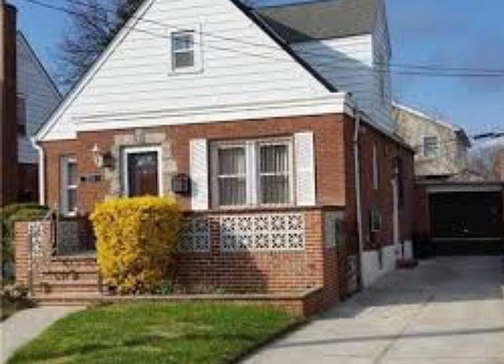 1st image of 135-222 St