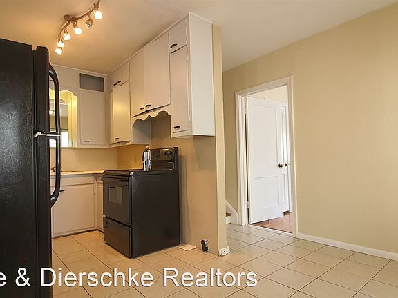 2nd image of 1217 W Avenue M