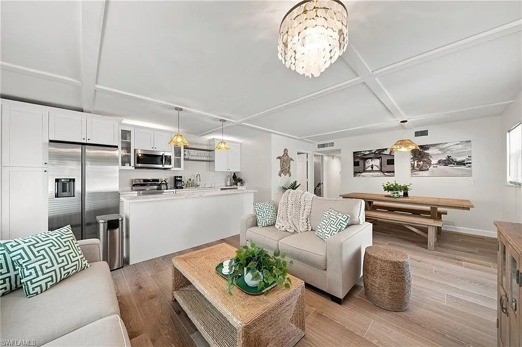 2 bed, 2.0 bath, 1058 sqft, $10,000 — Photo 3