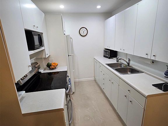 5th image of 3011 Westbury F #3011