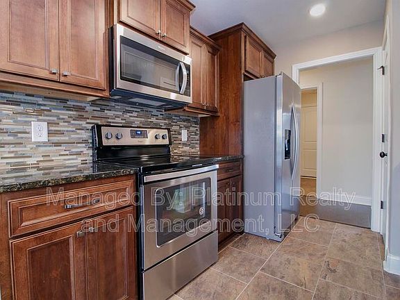 4th image of 1003 Shirley Dr