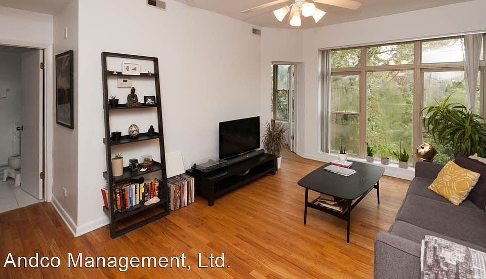 1st image of 900 W Gunnison St #302