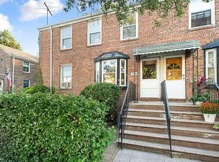 3945 43rd St, Sunnyside, NY 11104