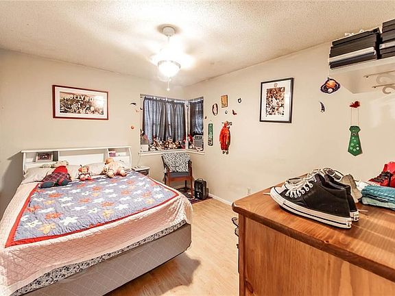 4th image of 2339 Holiday Dr