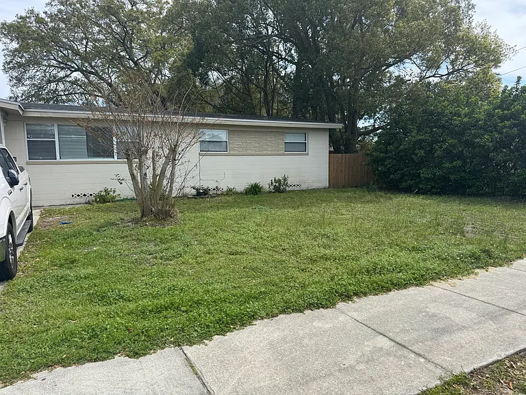 2525 Dean Rd — Photo 2