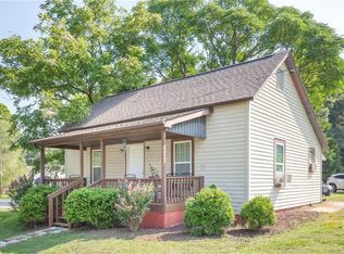 132 Summey St, Central, SC 29630