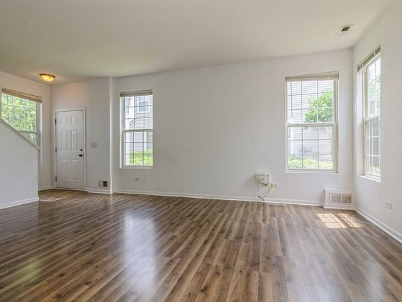4th image of 4924 Montauk Dr