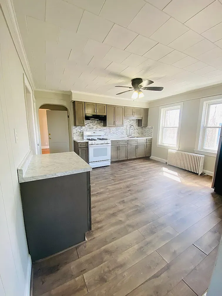 2 bed, 1100 sqft, $2,100 — Photo 2