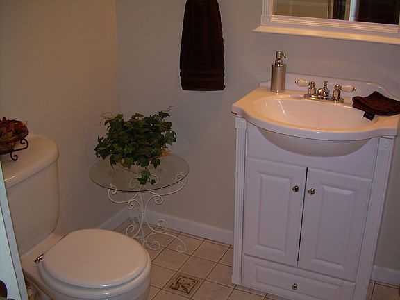 4th image of 326 Whispering Hills Dr