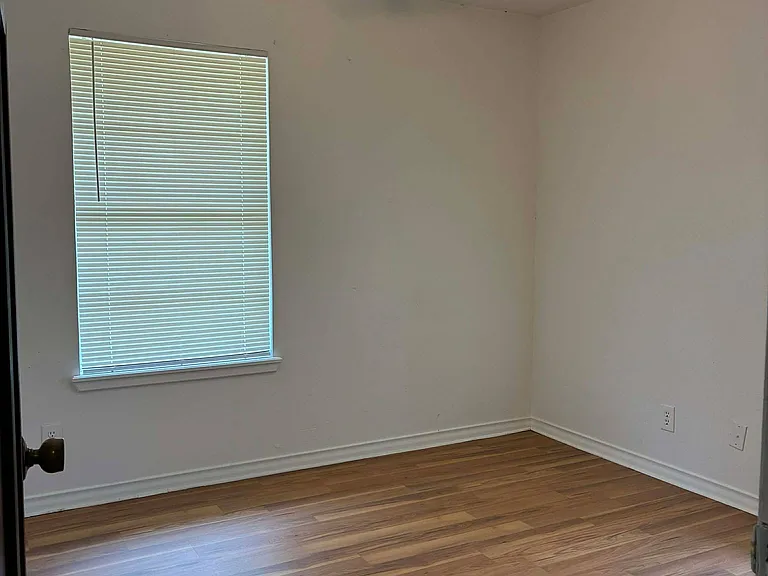 610 S Rike St — Photo 15