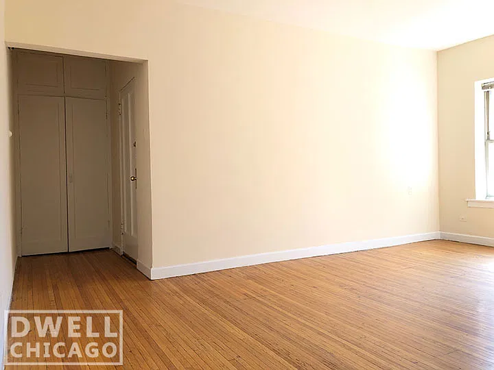 1320 W Estes Ave — Photo 2