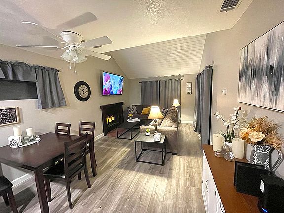 3rd image of 1184 Bel Aire Cir