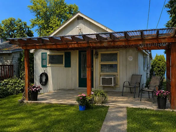 547 Pierce Rd, Bridgeport, NY 13030