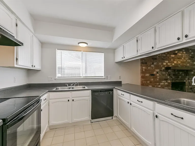 2203 Riverford Dr — Photo 16