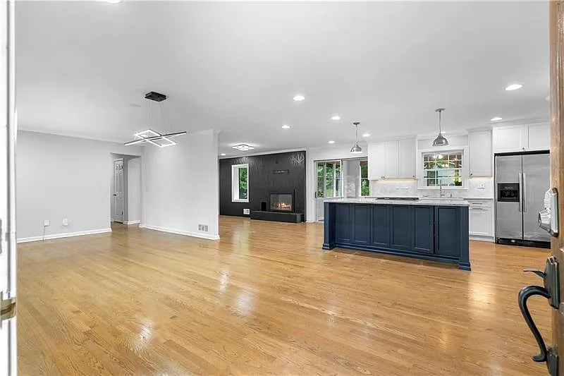 4 bed, 3.5 bath, 2511 sqft, $3,600 — Photo 2