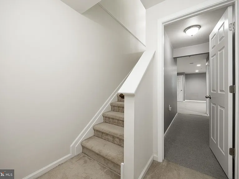 253 Fairfield Cir W — Photo 18