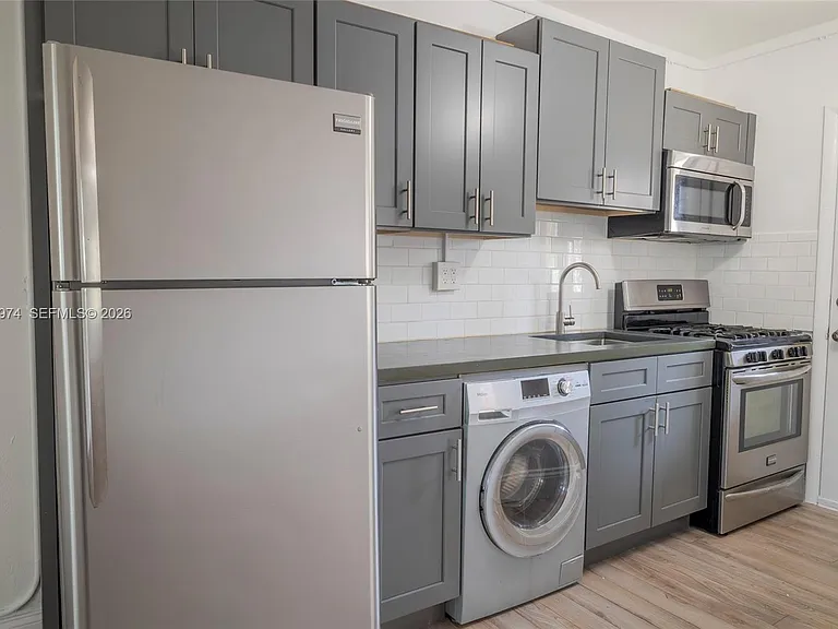 7901 SW 64th Ave #2 — Photo 4