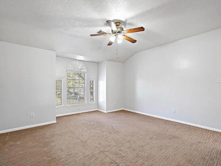 8823 Emerald Heights Ln — Photo 15