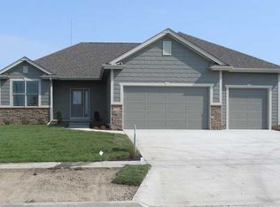 2350 Hearthstone Cir SW, Altoona, IA 50009