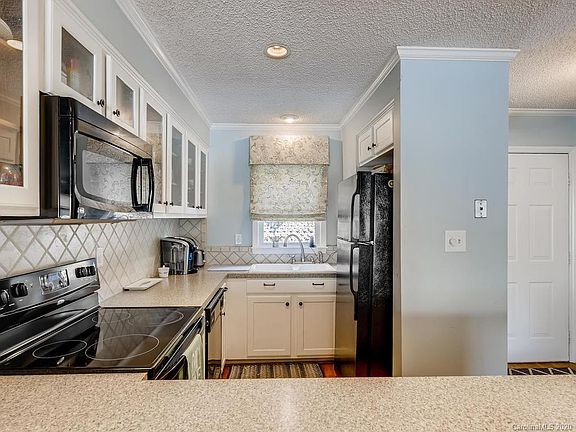 5th image of 526 Catspaw Ln