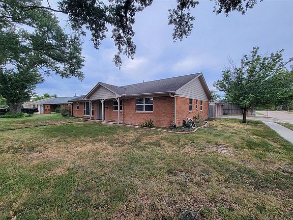 2nd image of 2403 Willowby Dr