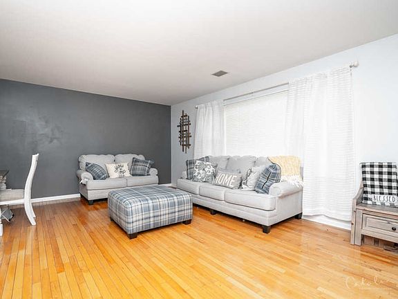 3rd image of 2831 Brisbane Dr
