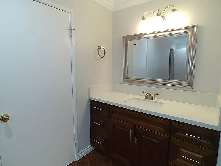 Five Star Suites — Photo 189