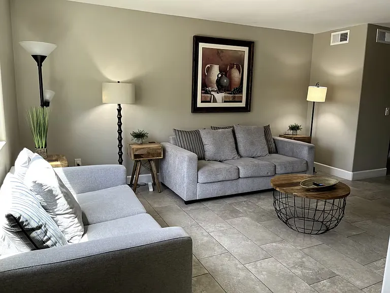 451 Mentone Ave #2 — Photo 8