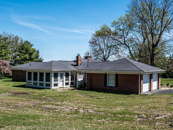 2nd image of 106 Hickory Ln