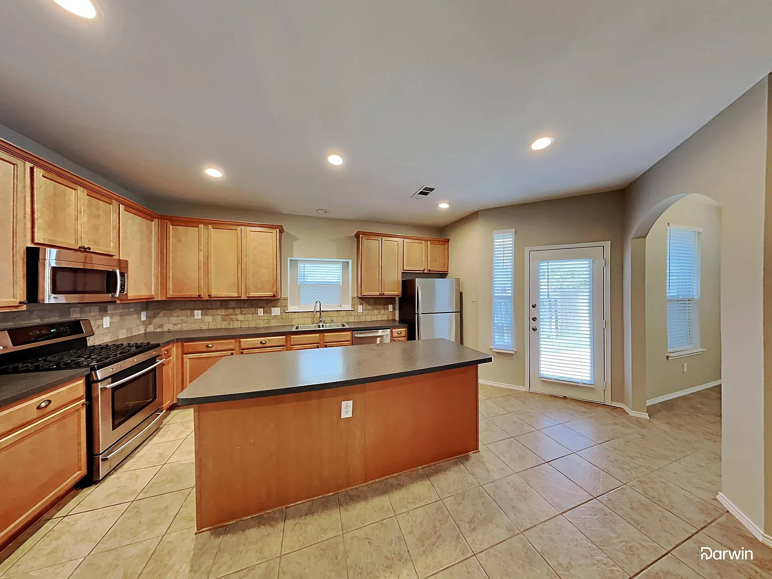 3 bed, 2.0 bath, 1993 sqft, $2,220 — Photo 3