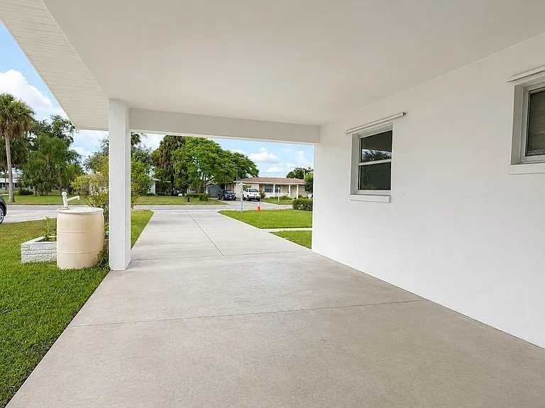 800 Willow Dr — Photo 24