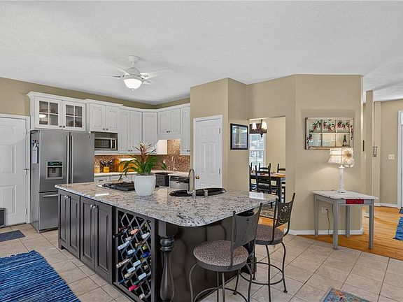 5th image of 3350 Pointe Dr