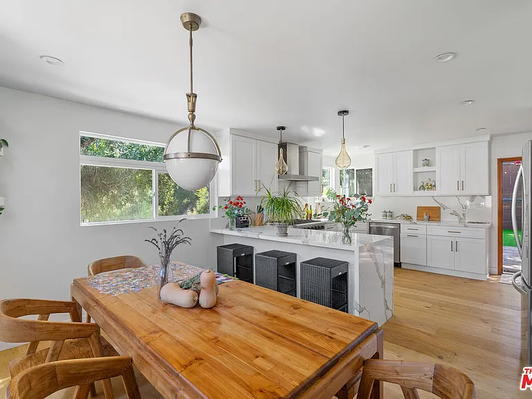 20402 Paradise Ln — Photo 9