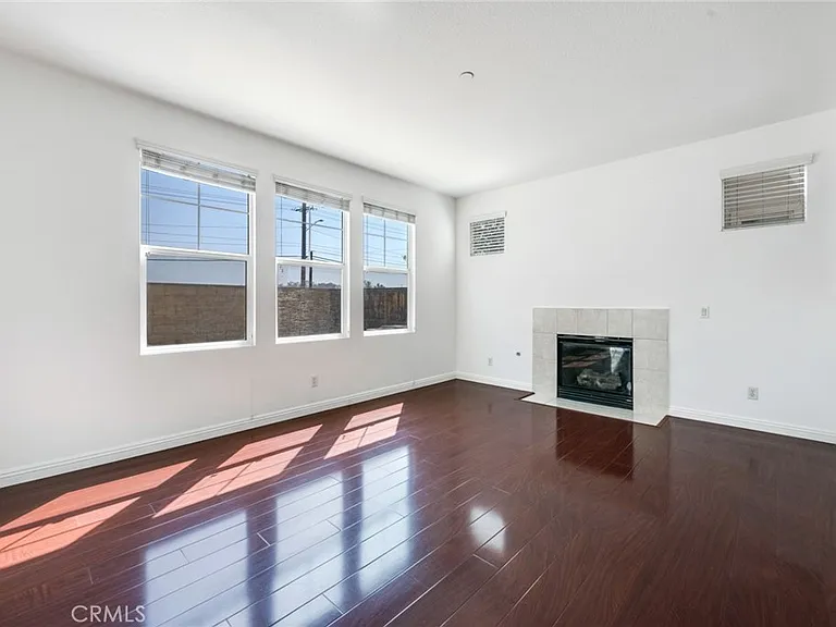4544 Filson St — Photo 4