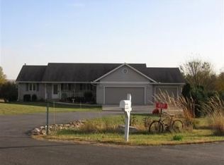 8018 N Ridge Ct, Evansville, WI 53536