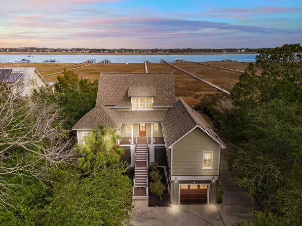 1352 Headquarters Plantation Dr, Johns Island, SC 29455