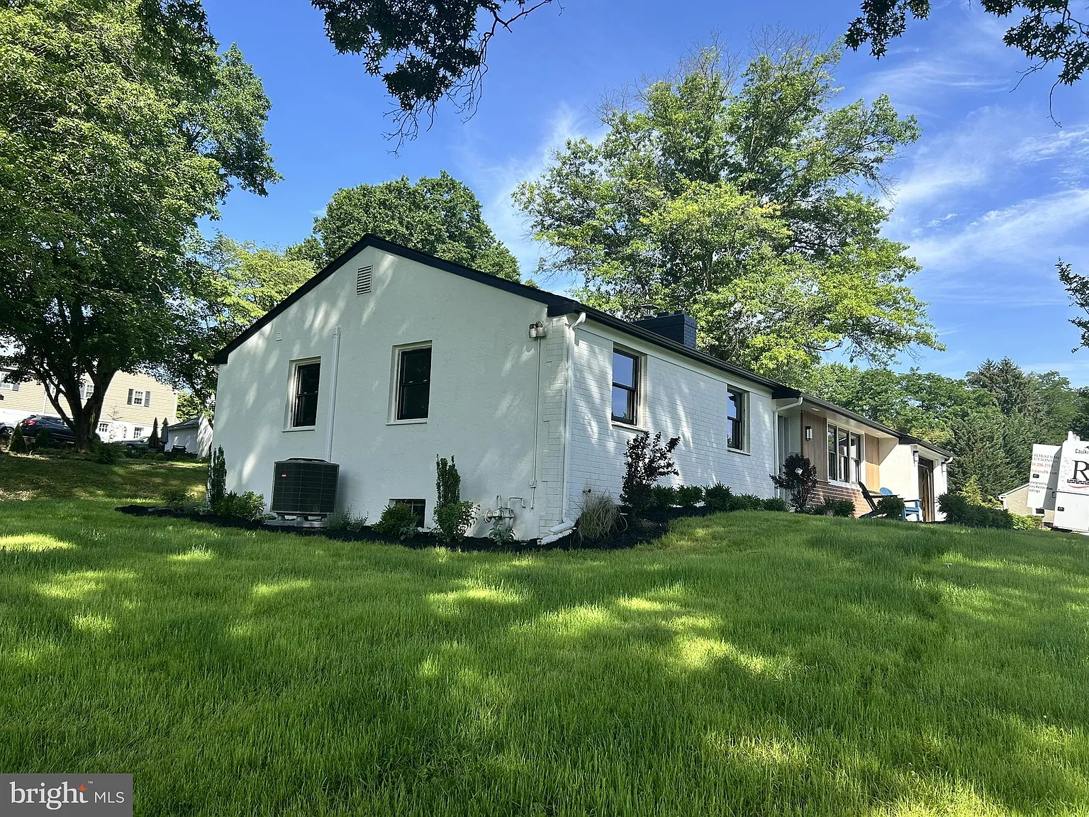 3 bed, 2.0 bath, 1598 sqft, $3,750 — Photo 3