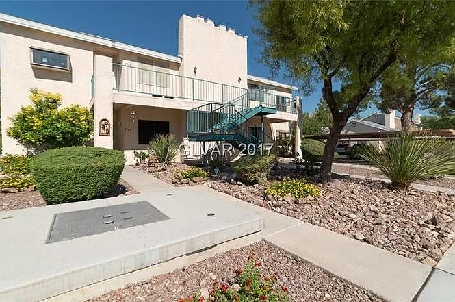 2750 Carnation Ln #4 — Photo 1