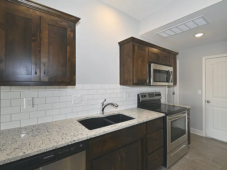 112 Ryan Ct — Photo 8