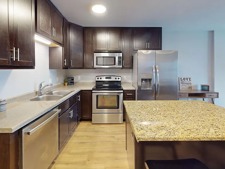 2301 Lincoln Ave — Photo 3